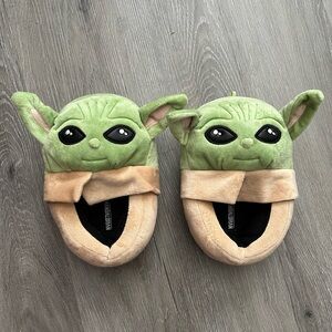 Yoda Star Wars Green and Tan Kids’ Character Slippers, Size 11/12